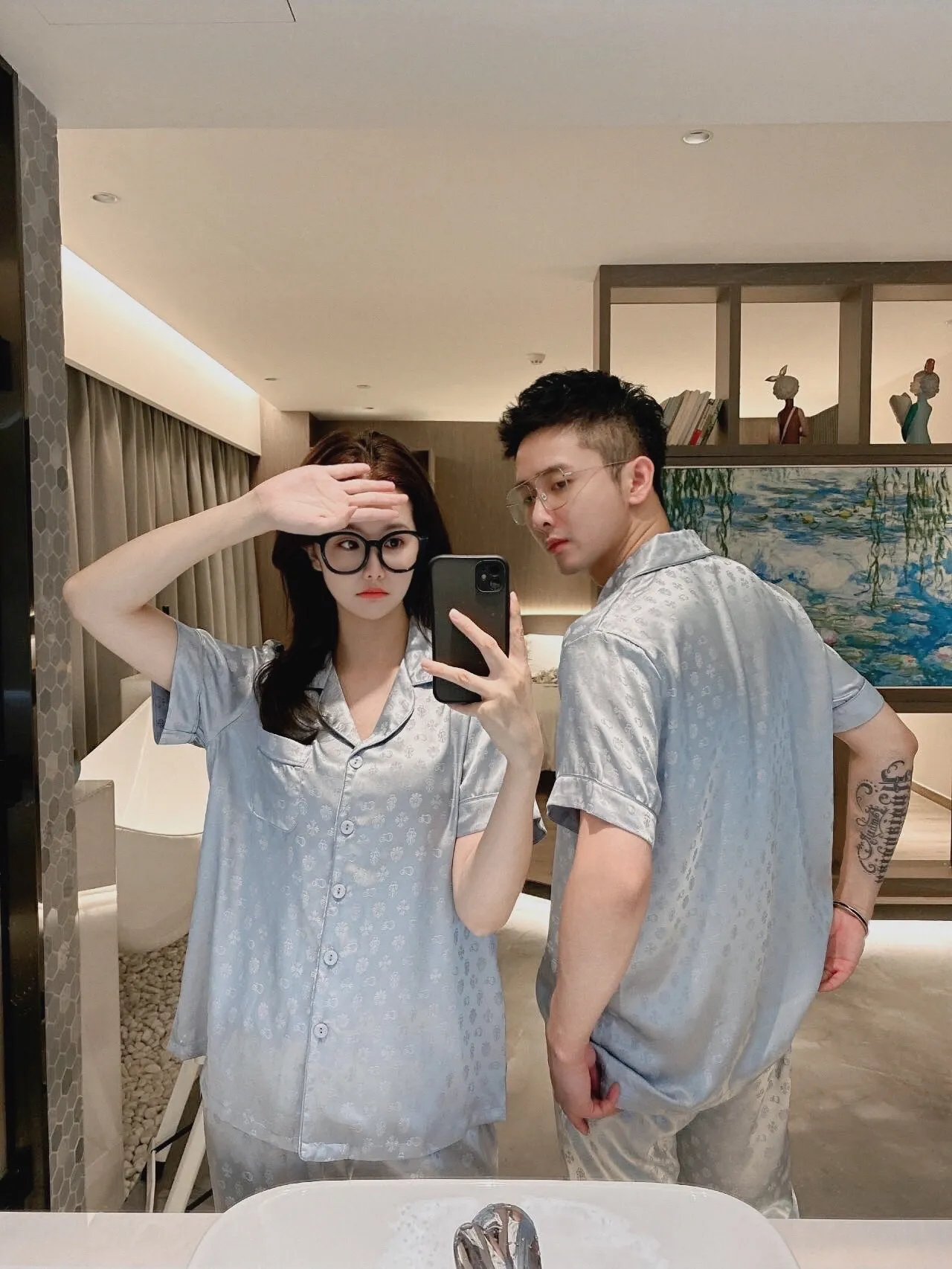 🅿️360 Croxin Home Clothes High-end Korean silk fabric is skin-friendly, soft and comfortable. Same style for men and women. Women's size: XS～M, men's size: M～XXXL